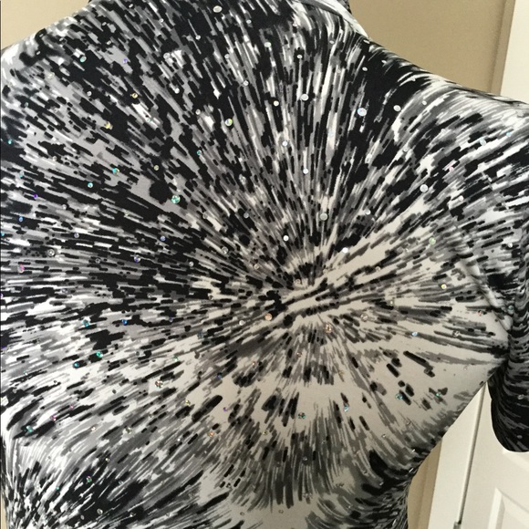 😊 3/$40 Dressbarn sequin top - Picture 5 of 7